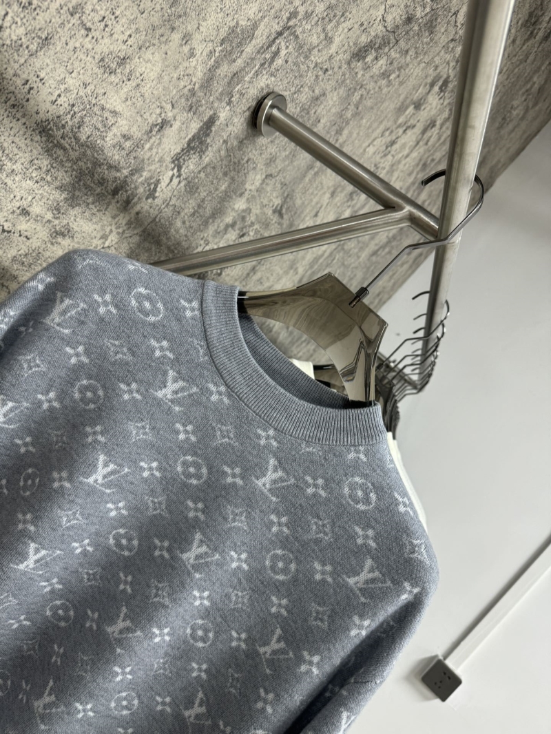 l0vis Vvtt0n sweater